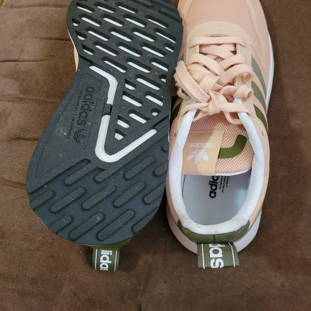 Addias Sneakers - Picture 2 of 4
